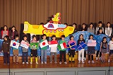 Schulkinder auf der Bühne