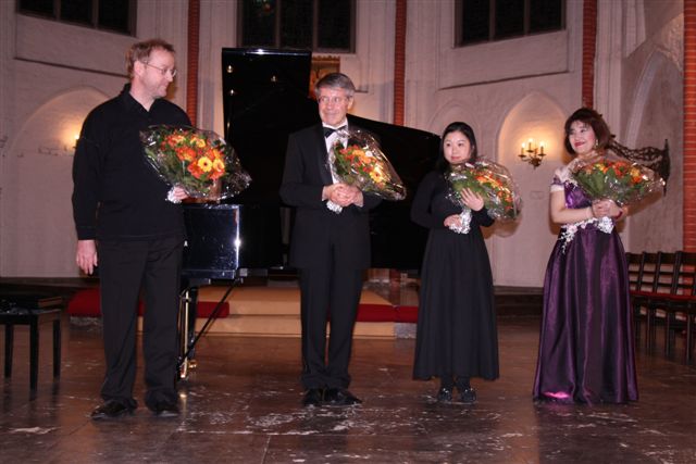 Arnim Bublitz (Klavier), Prof. Peter Grossmann (Klavierbegleitung), Hiroko Fukushima (Geige), Mayumi Sakamoto (Sopran)