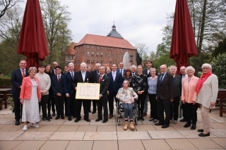 ベッケドルフ・ヴィンゼン・ルーへ独日協会会長(元ヴィンゼン(ルーへ)市長)への旭日双光章伝達式